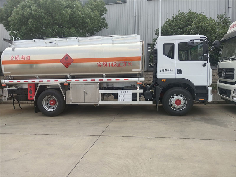 14.3方東風(fēng)天錦國(guó)六油罐車(chē)