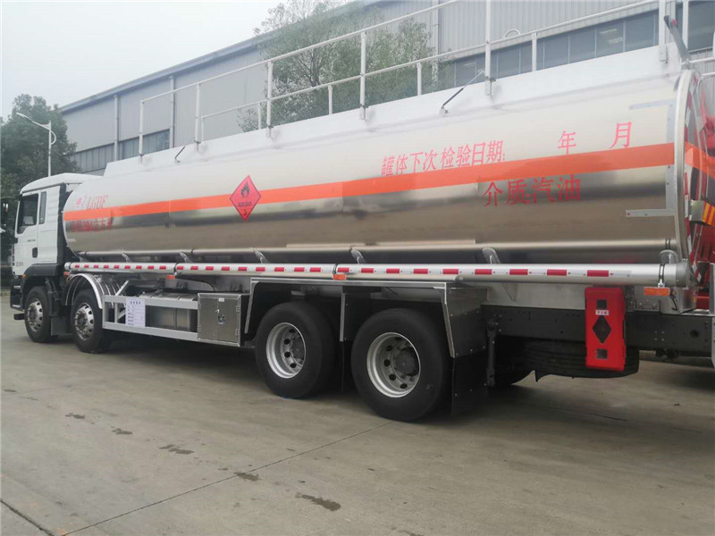 國六30.4方鋁合金油罐車-31方油罐車可裝26噸